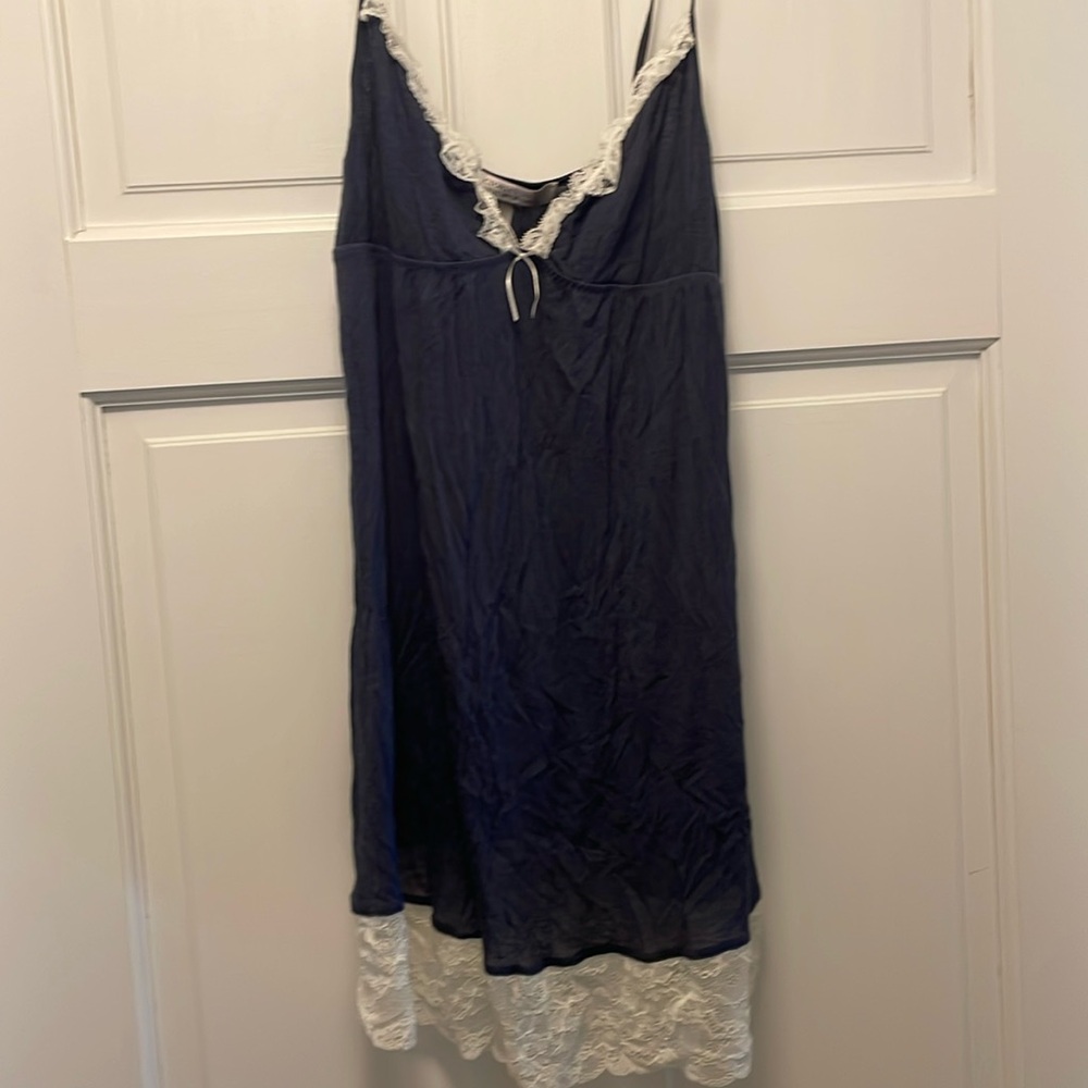 Victoria’s Secret Luxury Blend navy chemise with adjustable straps, size Large